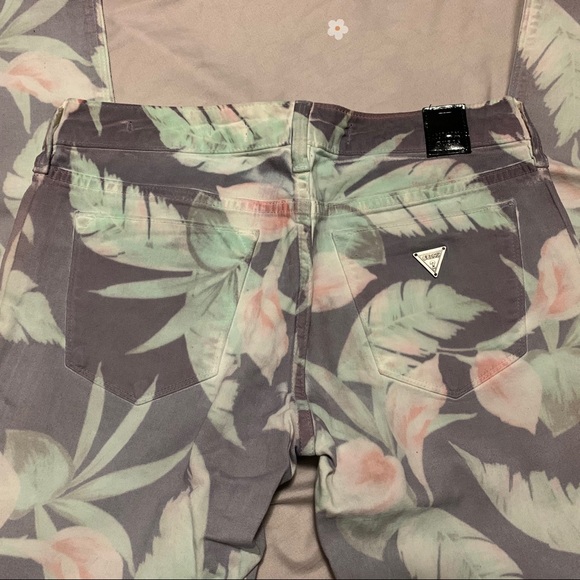 Guess Green Jeans with Flowers - Picture 3 of 6